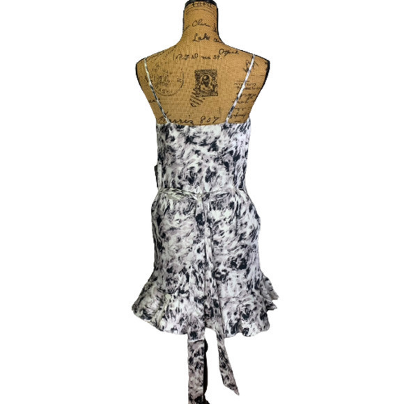 EXPRESS Black & White Floral Mini Dress - NWT - Picture 11 of 16